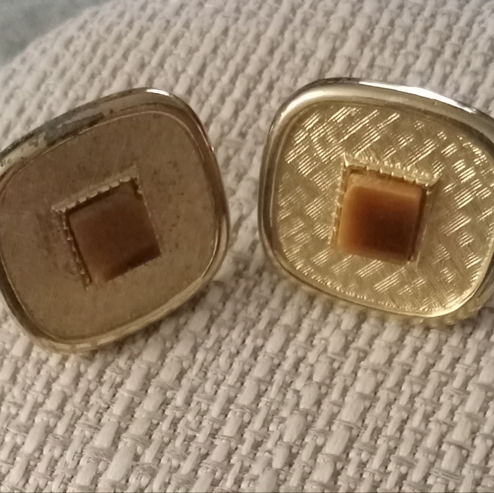 Swank Vtg Gold Toned rectangle men's cufflinks with brown stone inset